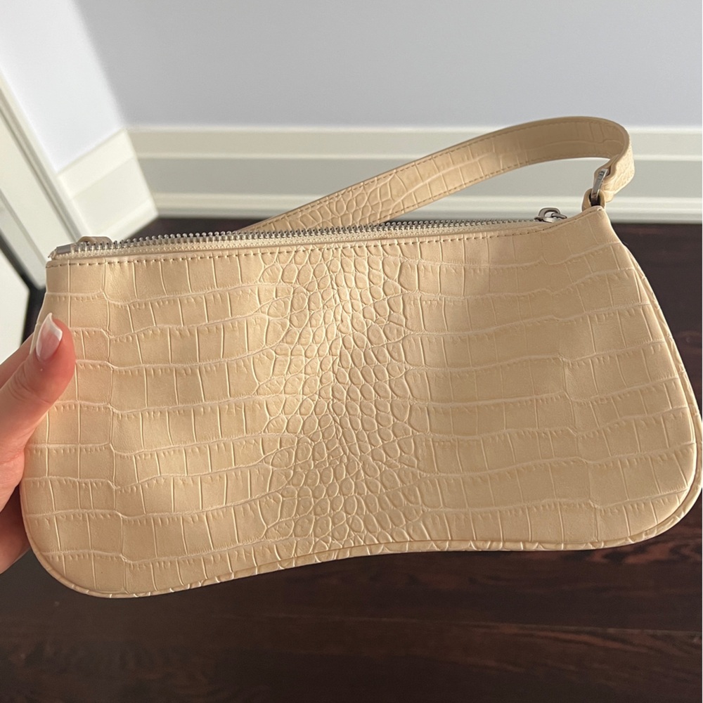 White shoulder bag